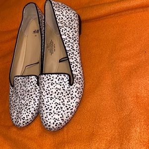 Black and white H&M dress flats Dalmatian polka dot print BRAND NEW AND PERFECT
